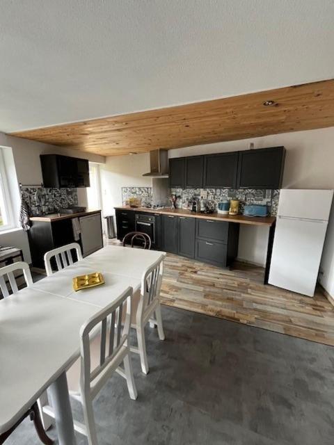 Jolie Maison De Campagne, Compostelle Soleymieux Exterior foto